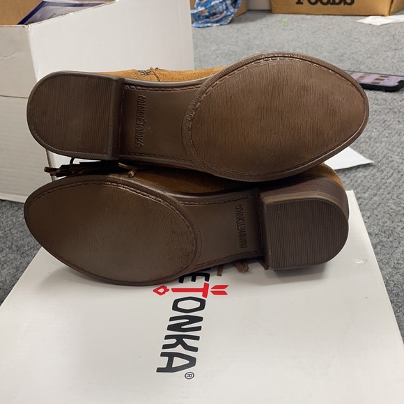 Minnetonka Blake Boot (3161) - Picture 6 of 7